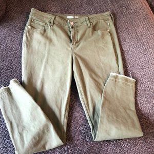 Distressed hem Rockstar Skinny Jeans